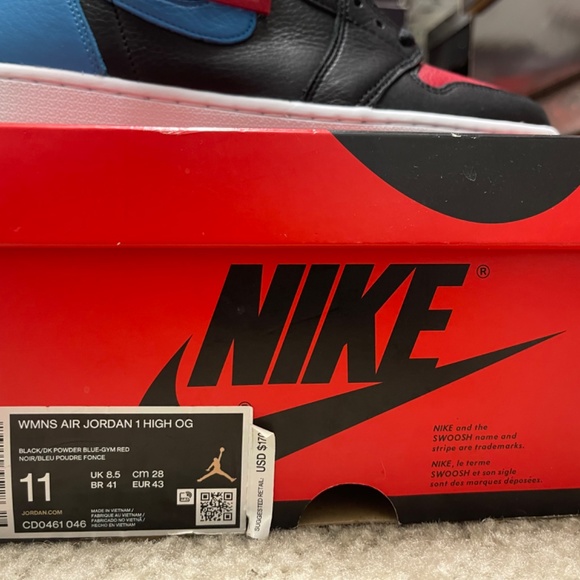 Athletic_Shoes